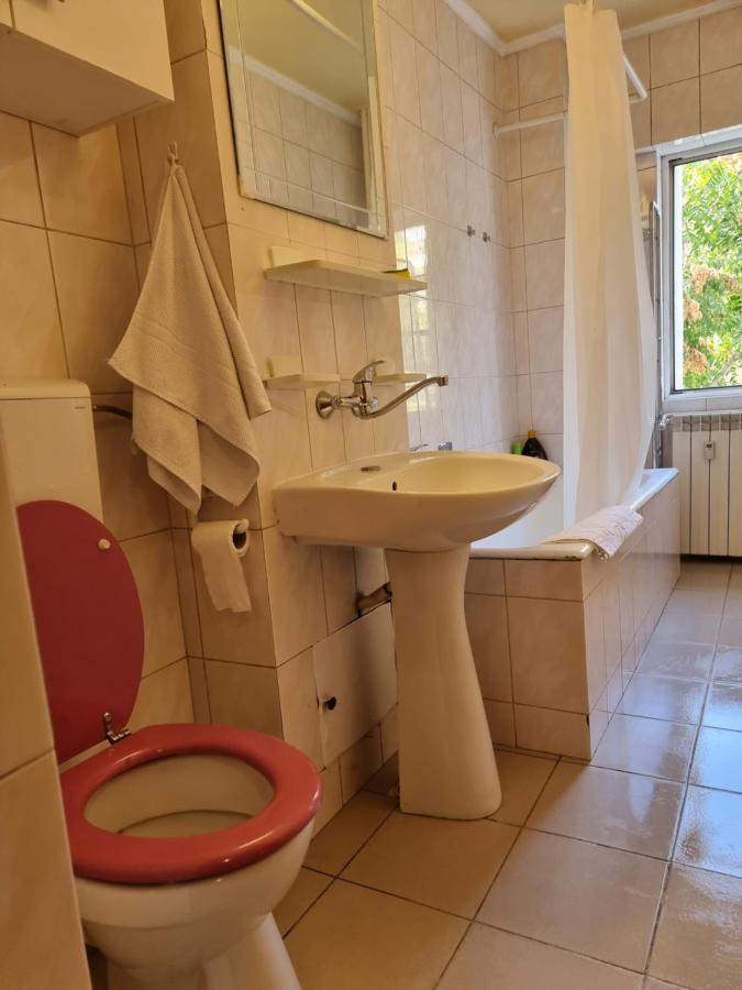 Appartement Charming And Intimate Getaway In Bucharest - Near Unirii Square Extérieur photo