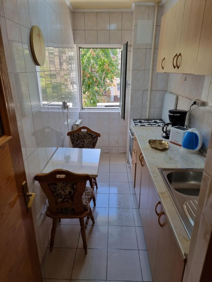 Appartement Charming And Intimate Getaway In Bucharest - Near Unirii Square Extérieur photo